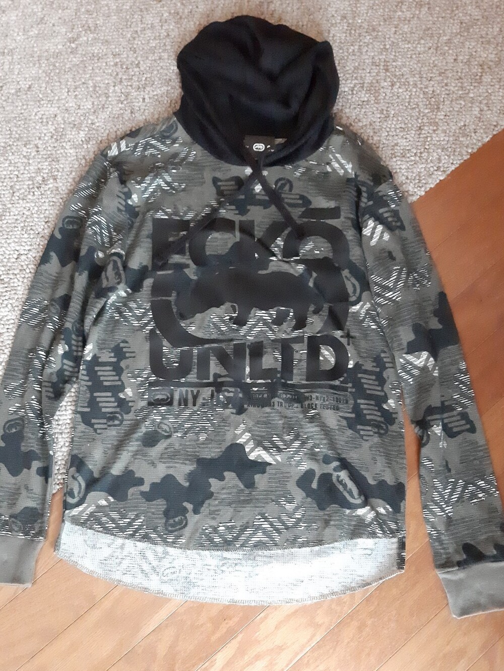 NWT Ecko Unlimited Hooded Shirt size Small